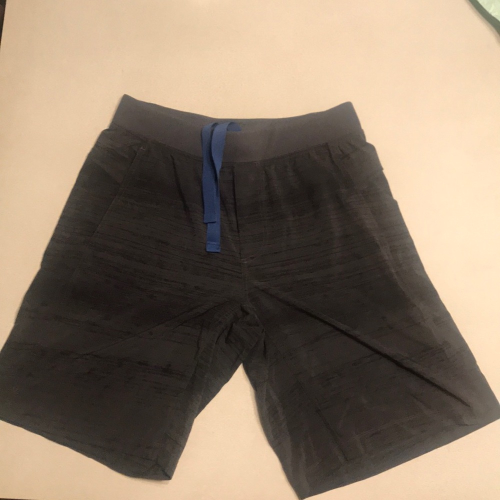 Lululemon Men’s Shorts Gray Stripe Large Linerless